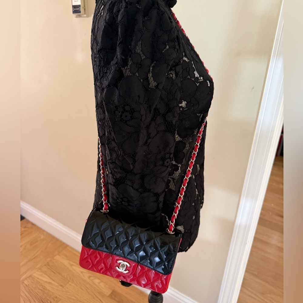CHANEL Red and Black Patent Calfskin Quilted Mini Rectangular Flap bag - Picture 9 of 11